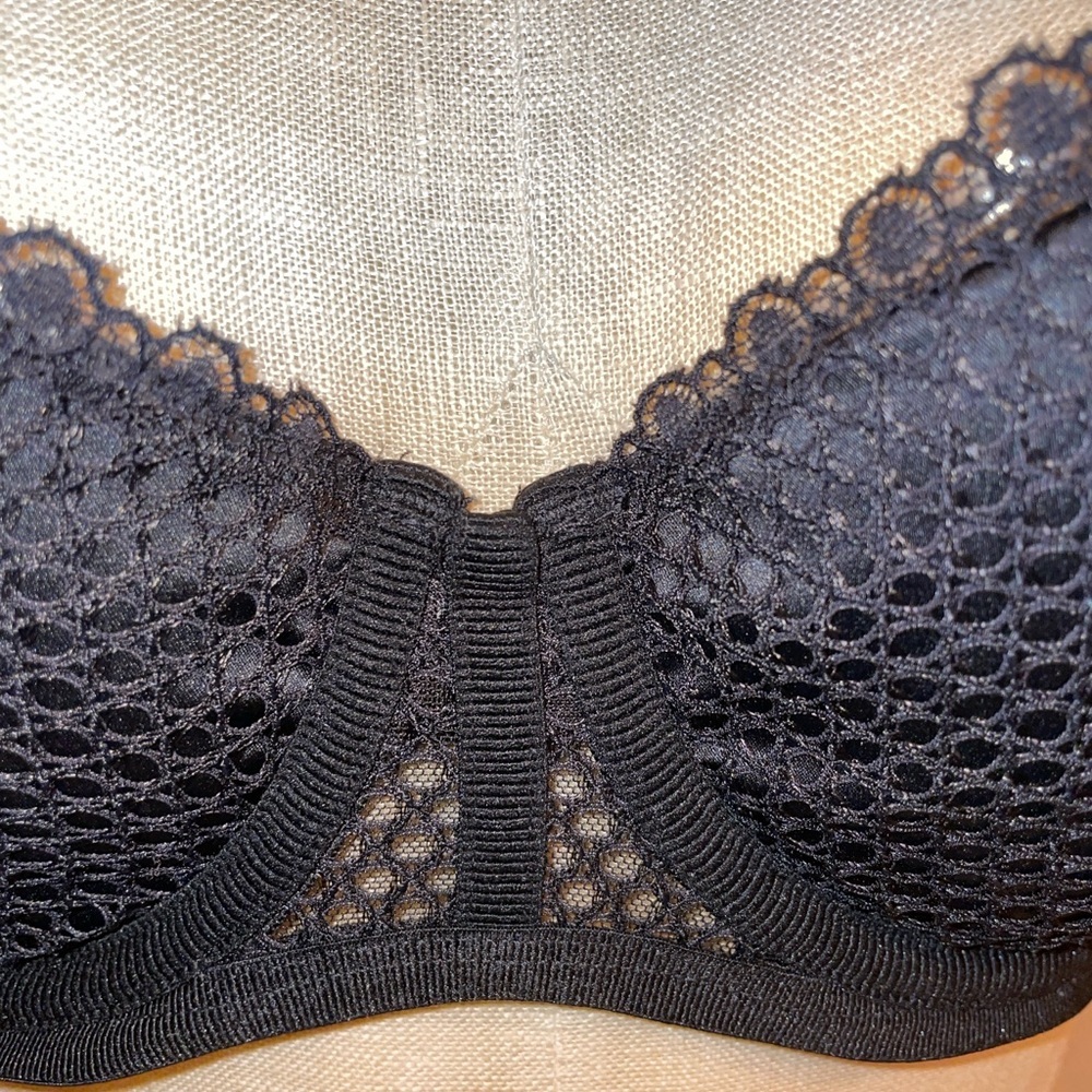 Victoria's Secret Bra VS Fishnet Plunge Bra VS Lace Bra Removable Padding 36C 🆕 - Picture 9 of 16